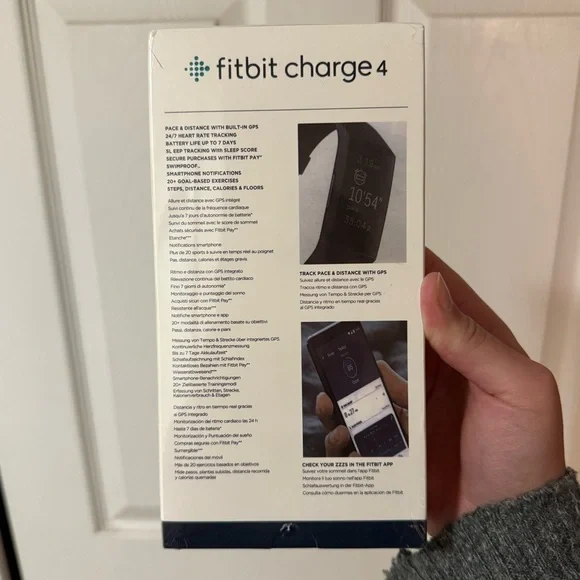 Fitbit Charge 4 - NEW! (damaged box) - Picture 2 of 9